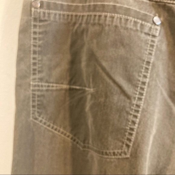 KUHL 38 x 32 Revolvr Vintage Patina Dye Cargo Style Pockets Comfort Knee Pants - Picture 6 of 16